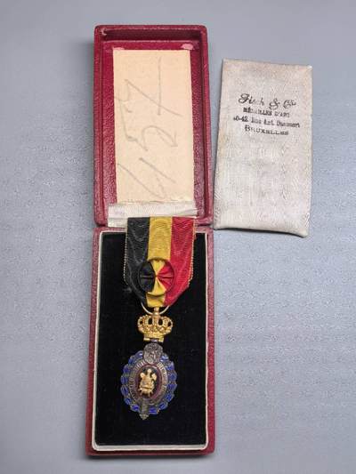 小驴勋章奖章收藏12月20日周六晚六点拍卖（珍爱和平，收藏战争，铭记历史，勿忘国耻，忠党爱国。有偿代拍，送拍规则在简介最后，参拍须阅读规则后再参拍，关系到运费包装发货时效真假辨别等关键信息，拍卖时不再发原图，看大图店主微信码在拍卖店铺介绍里） - 比利时金级劳动功勋奖章带盒