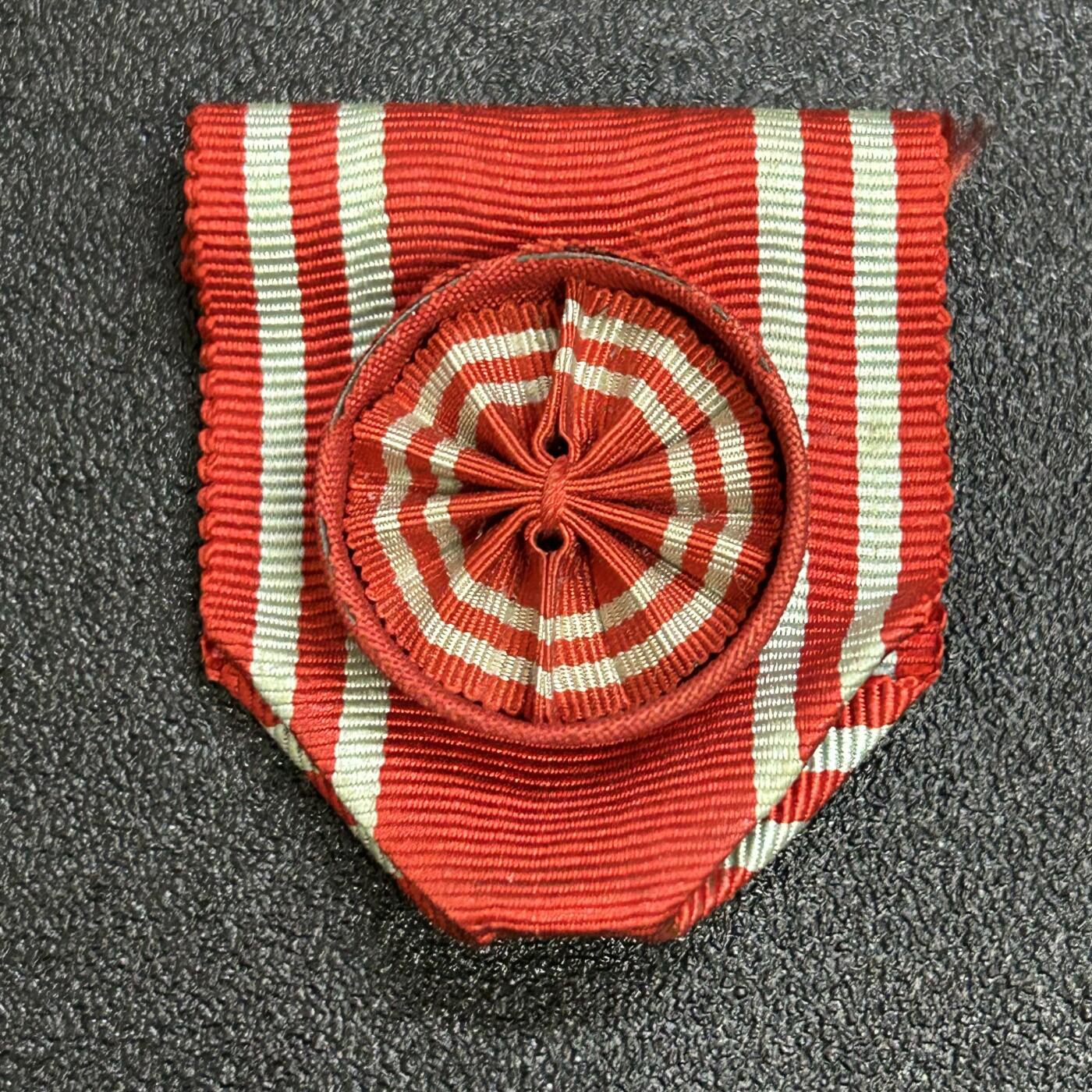 西秦中古拍卖第六十九期 不忘历史 抗战收藏 抗战时期 高等日本红十字会奖章绶带