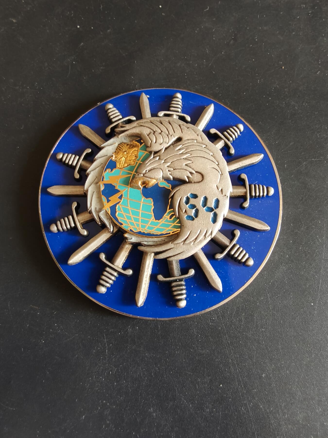 老王徽章第170期 法国陆军第54通信团纪念章     原盒     直径68mm     重量102.9g