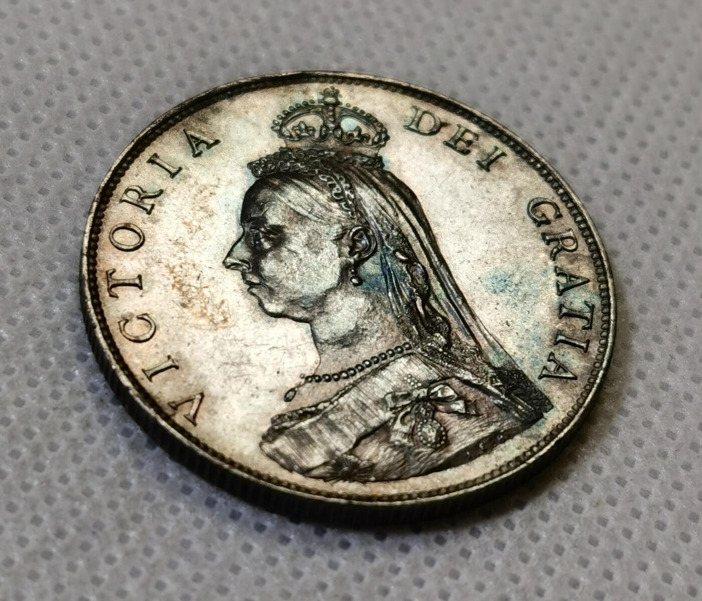 甄臻铺-世界币章拍卖（第44期）精品场拍品征集中，送拍享返佣金等优惠多多