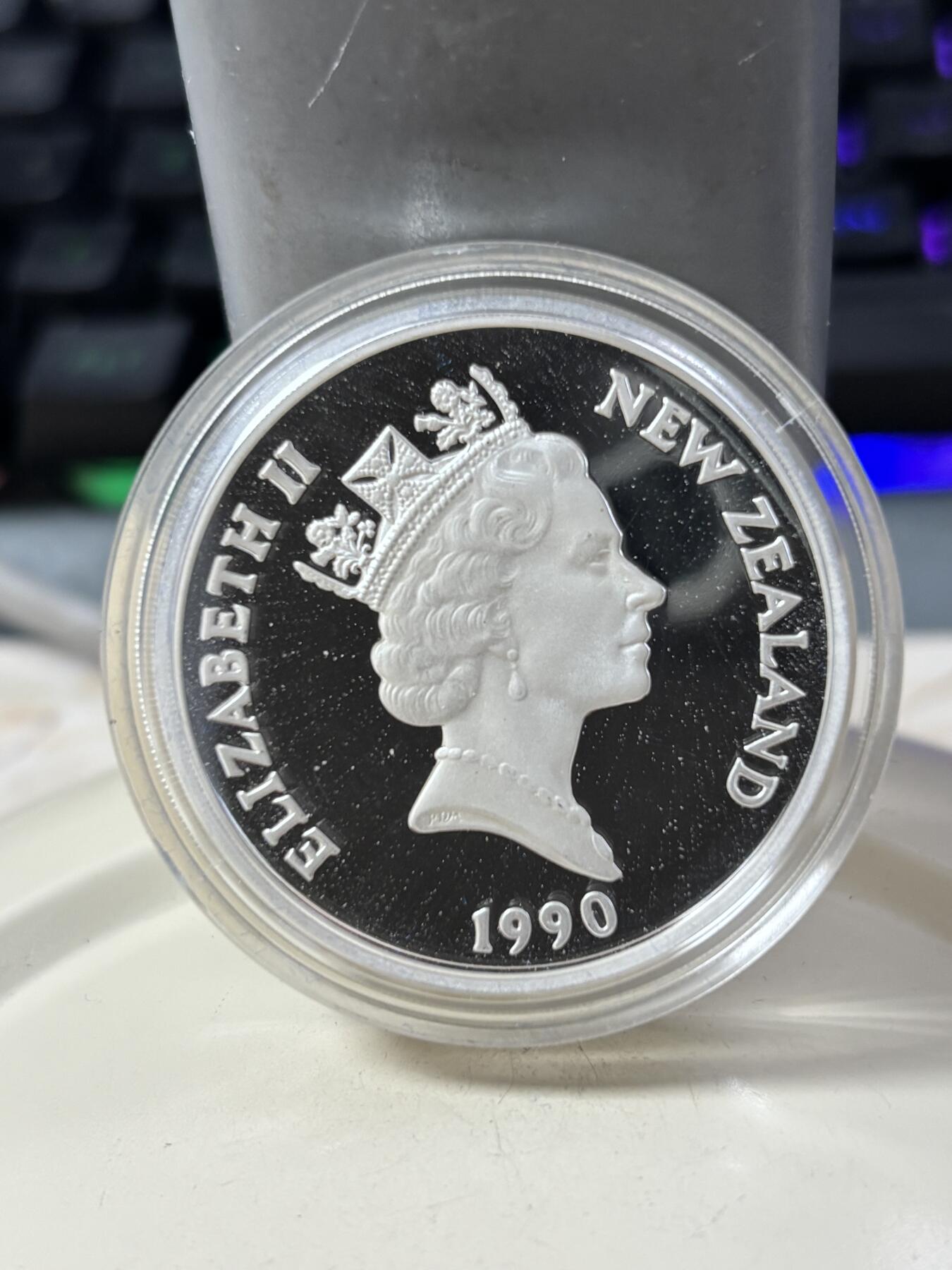第185期拍卖 新西兰1990年怀唐伊条约签署1元精制纪念银币原盒证书，27.22克，925银.白银价355元