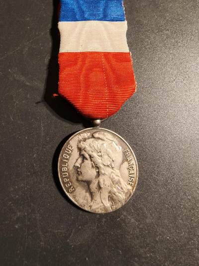 老王徽章第170期 - 法国银级工商业劳动荣誉奖章    1958年实发