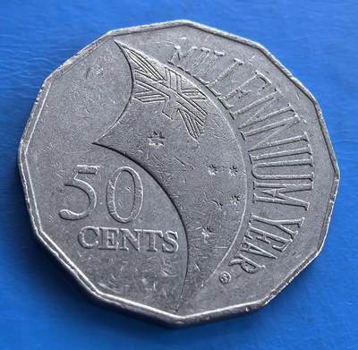 外国优质老铜币高银银币，周六九点倒数截拍，满百包邮，持续收拍 - 澳大利亚2000年千禧年50分纪念币，以独特弧形、星点搭配 “MILLENNIUM YEAR” ，八边形形制经典，记录千禧年这一特殊历史节点，是具时代纪念意义的钱币 。