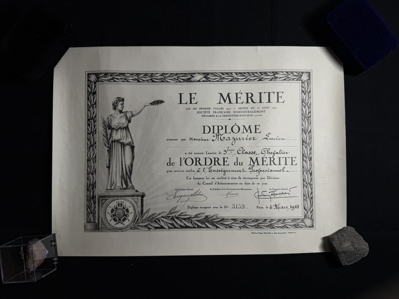 欢庆元旦！戎马世界章牌大赏第109期元旦大拍 法国鼓励协会三级骑士级荣誉勋章证书，1955年授予Lucien Mayriller