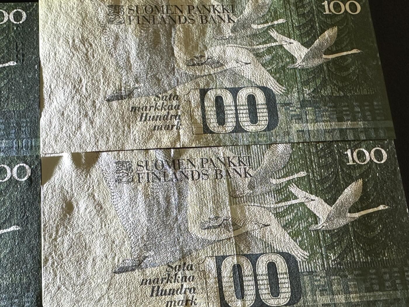 《外钞收藏家》第五百九十五期（优品场）（本平台长期征集拍品、欢迎藏友们联系合作） 芬兰100克朗 五张五个签名一起 2张全新 3张AU