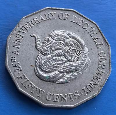 外国优质老铜币高银银币，周六九点倒数截拍，满百包邮，持续收拍 - 澳大利亚1991年十进制货币推行25周年纪念币。以缠绕的动物形象呼应主题，八边形形制独特，是记录澳货币体系变革、具历史纪念意义的钱币 。