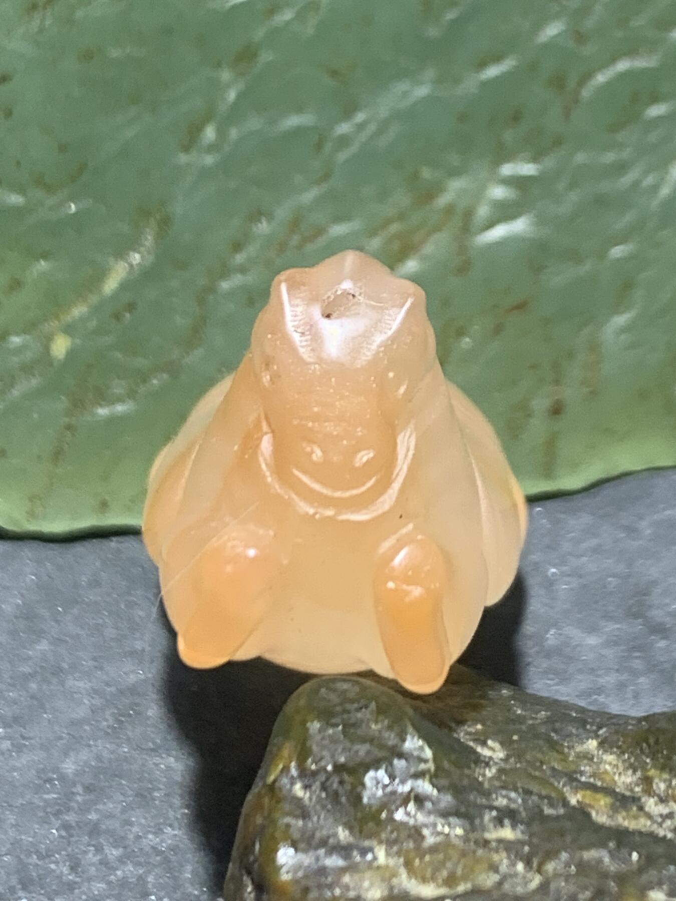 精美川料荔枝冻飘柿子红南红玛瑙雕刻“马上有钱”吊坠一个