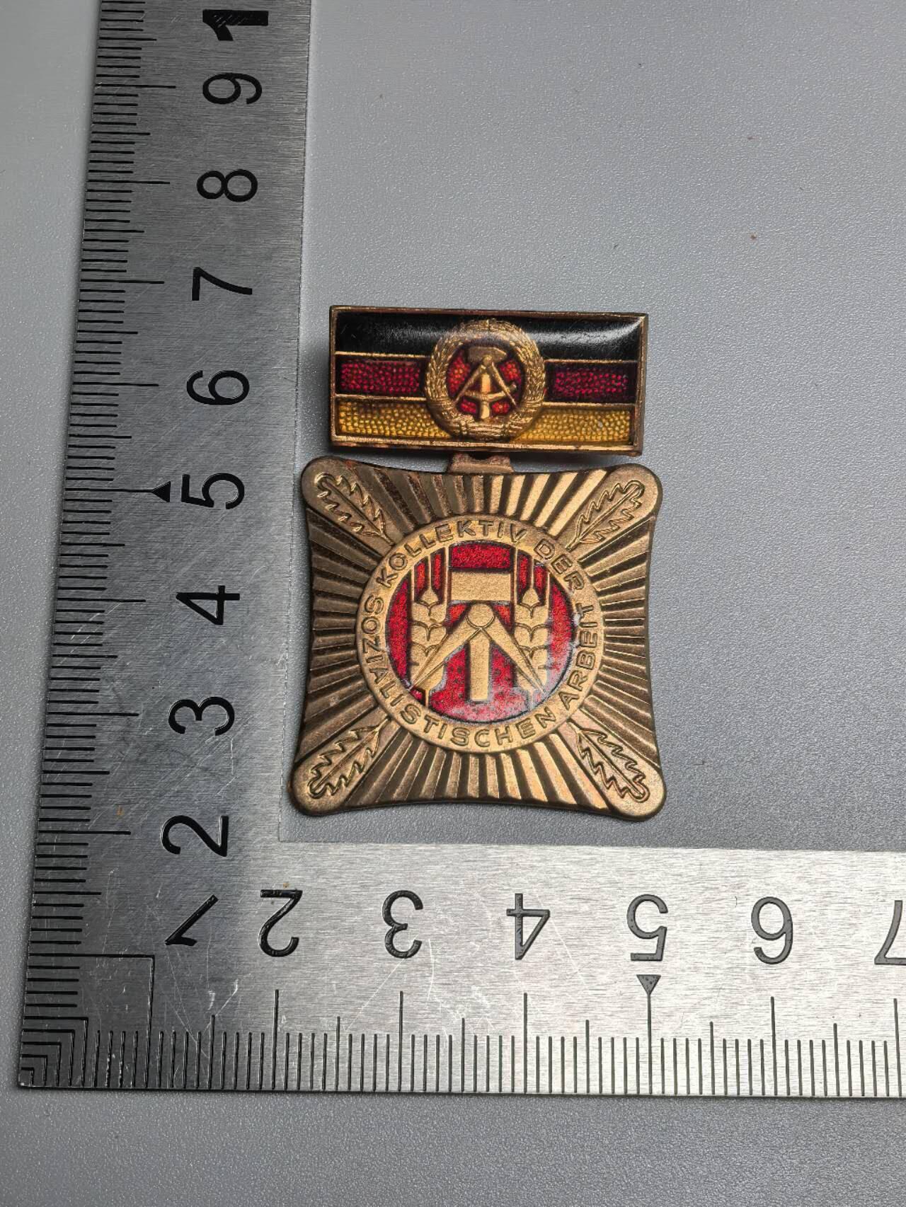 小驴勋章奖章收藏12月20日周六晚六点拍卖（珍爱和平，收藏战争，铭记历史，勿忘国耻，忠党爱国。有偿代拍，送拍规则在简介最后，参拍须阅读规则后再参拍，关系到运费包装发货时效真假辨别等关键信息，拍卖时不再发原图，看大图店主微信码在拍卖店铺介绍里）