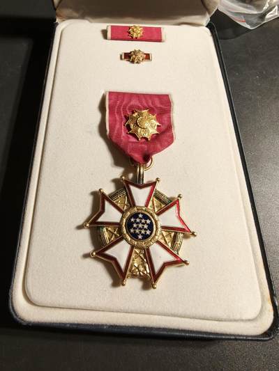 老王徽章第170期 - 美国军官级功绩军团勋章    原盒带略和珐琅略