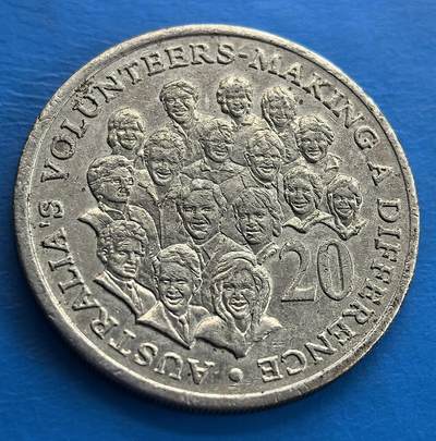 外国优质老铜币高银银币，周六九点倒数截拍，满百包邮，持续收拍 - 澳大利亚2003年志愿者纪念币，以 “AUSTRALIA'S VOLUNTEERS - MAKING A DIFFERENCE” 为主题，刻画多位志愿者群像，凸显志愿精神，是记录社会价值、展现人文关怀的钱币实物 。