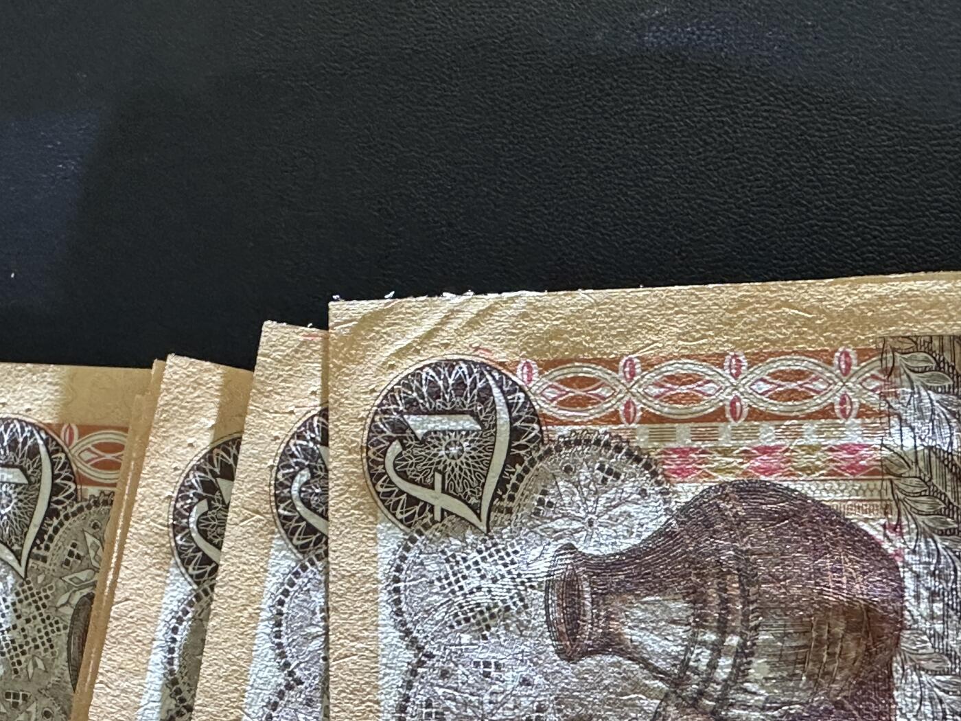 《外钞收藏家》第五百九十五期（优品场）（本平台长期征集拍品、欢迎藏友们联系合作） 2004年塞浦路斯1里拉 标准10连号 全新 第一张剪裁较差