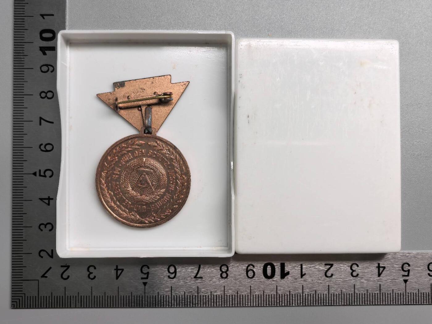 小驴勋章奖章收藏12月20日周六晚六点拍卖（珍爱和平，收藏战争，铭记历史，勿忘国耻，忠党爱国。有偿代拍，送拍规则在简介最后，参拍须阅读规则后再参拍，关系到运费包装发货时效真假辨别等关键信息，拍卖时不再发原图，看大图店主微信码在拍卖店铺介绍里）