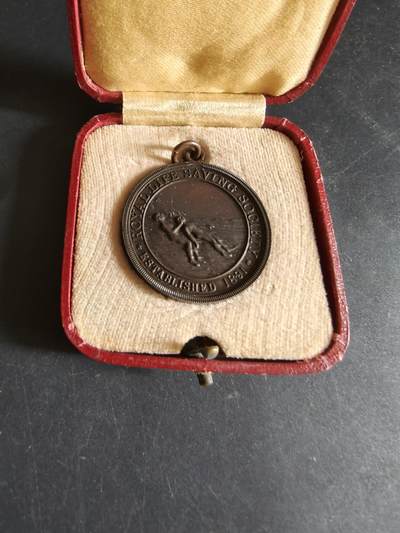 老王徽章第170期 - 英国铜级拯救生命协会奖章    1935年实发     原盒