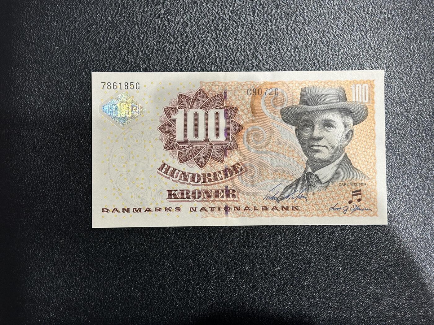 《外钞收藏家》第五百九十五期（优品场）（本平台长期征集拍品、欢迎藏友们联系合作）