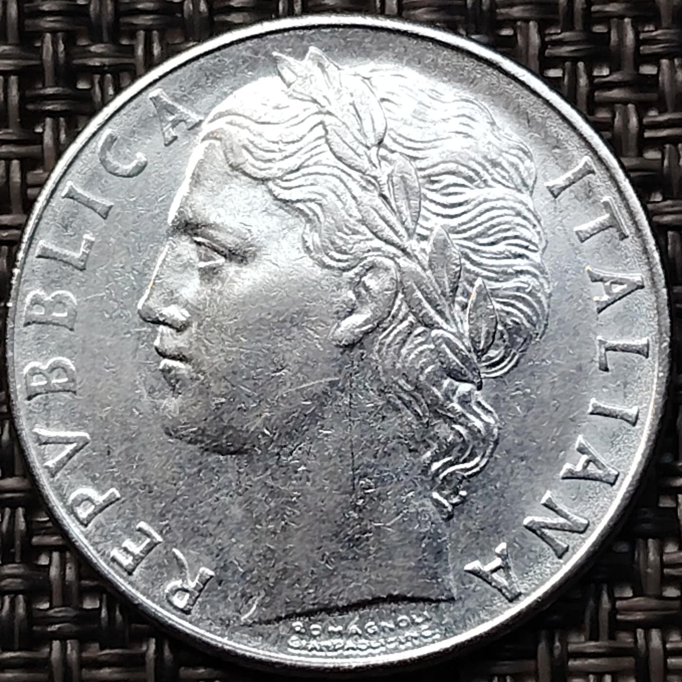 布加迪🐬～世界钱币(上海)🌾第 265 期 /  各国套币和散币 意大利🇮🇹 1977年 100里拉 ～L～C18