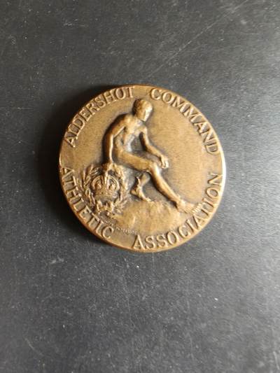 老王徽章第170期 - 英国陆军奥尔德肖特指挥部田径协会大铜章     直径39mm    重量29.2g