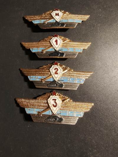 老王徽章第170期 - 苏联坦克兵123M级技能章一组