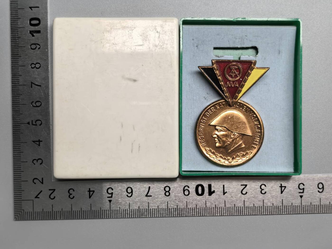 小驴勋章奖章收藏12月20日周六晚六点拍卖（珍爱和平，收藏战争，铭记历史，勿忘国耻，忠党爱国。有偿代拍，送拍规则在简介最后，参拍须阅读规则后再参拍，关系到运费包装发货时效真假辨别等关键信息，拍卖时不再发原图，看大图店主微信码在拍卖店铺介绍里）