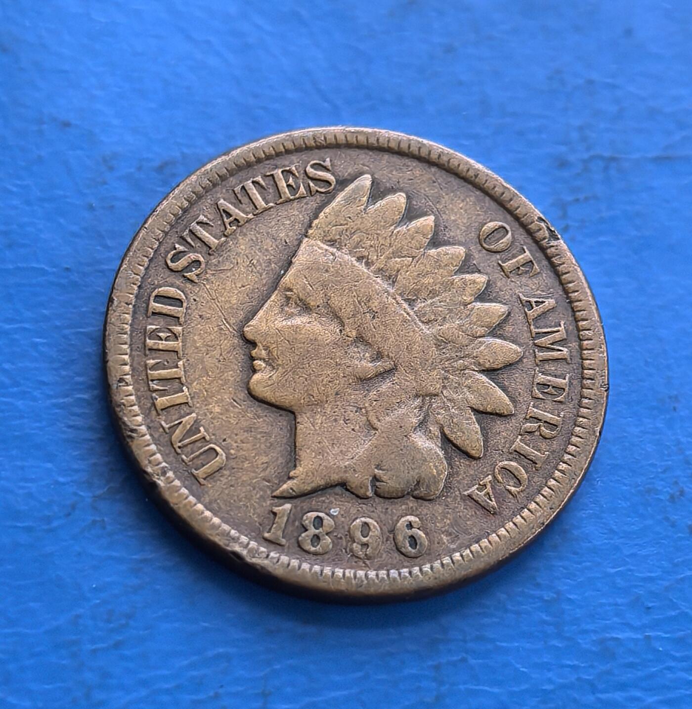 外国优质老铜币高银银币，周六九点倒数截拍，满百包邮，持续收拍 美国1896 年印第安人头像 1 分铜币，正面是戴印第安头饰的自由女神像（实为设计师女儿形象），环饰 “UNITED STATES OF AMERICA 1896” ；背面为 “ONE CENT” 及花环、盾牌。由詹姆斯・巴顿・朗埃克设计，属经典印第安头像分币系列，见证 19 世纪末美国货币文化，对研究美国钱币史、文化象征意义重大，是承载百年历史的实物 。