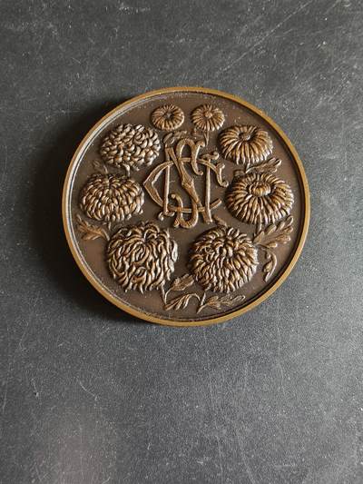 老王徽章第170期 - 英国国家菊花协会铜章     直径45mm     重量42.6g