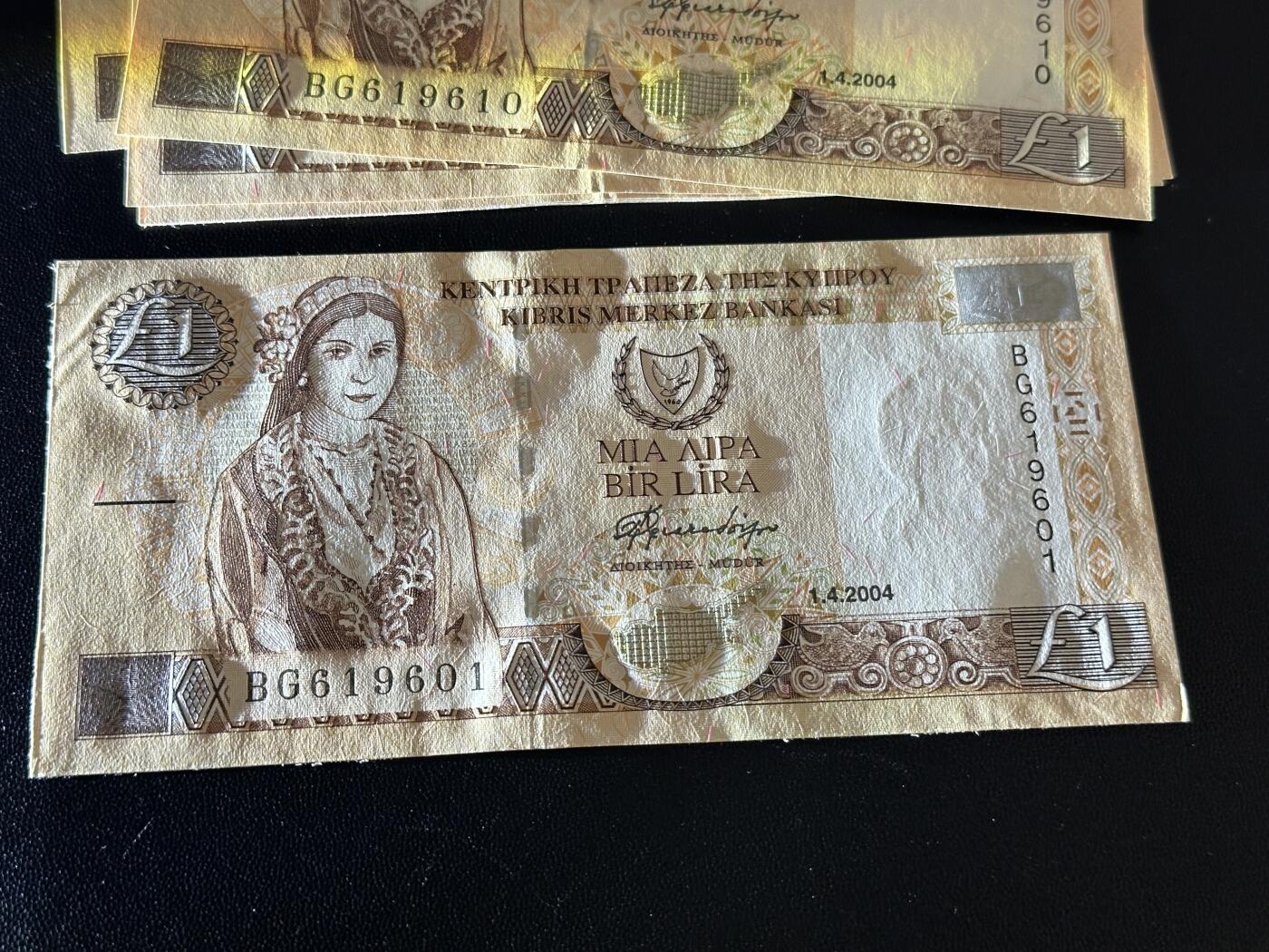 《外钞收藏家》第五百九十五期（优品场）（本平台长期征集拍品、欢迎藏友们联系合作） 2004年塞浦路斯1里拉 标准10连号 全新 第一张剪裁较差