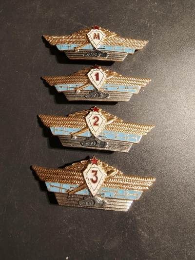 老王徽章第170期 - 苏联坦克兵123M级技能章一组