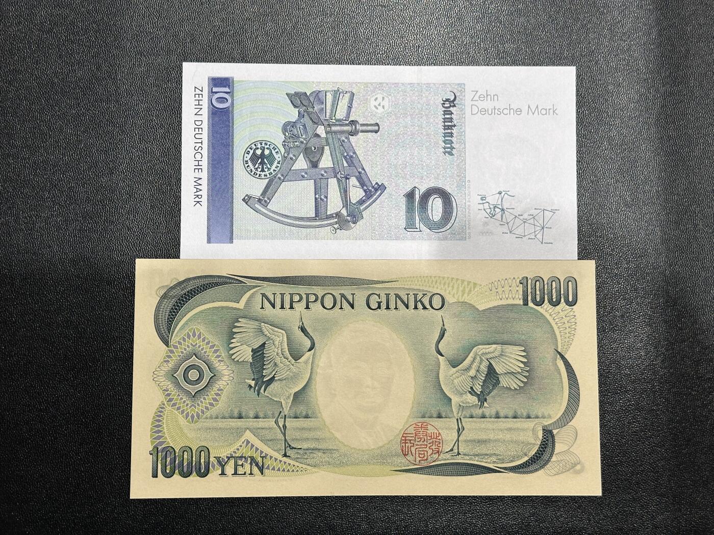 《外钞收藏家》第五百九十五期（优品场）（本平台长期征集拍品、欢迎藏友们联系合作） 1993年德国末版10马克+日本1000日元2张一起 全新UNC