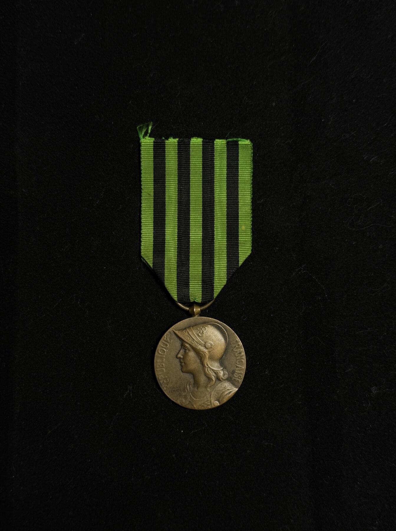 欢庆元旦！戎马世界章牌大赏第109期元旦大拍 法国普法战役奖章