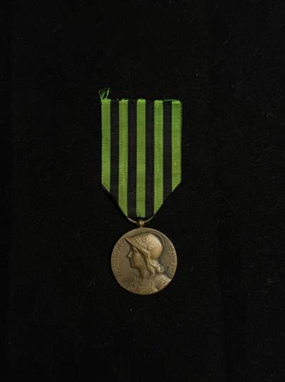 欢庆元旦！戎马世界章牌大赏第109期元旦大拍 - 法国普法战役奖章