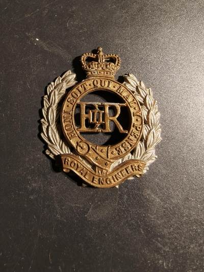 老王徽章第170期 - 英国皇家工兵团帽徽    女王早期版    背杆损坏