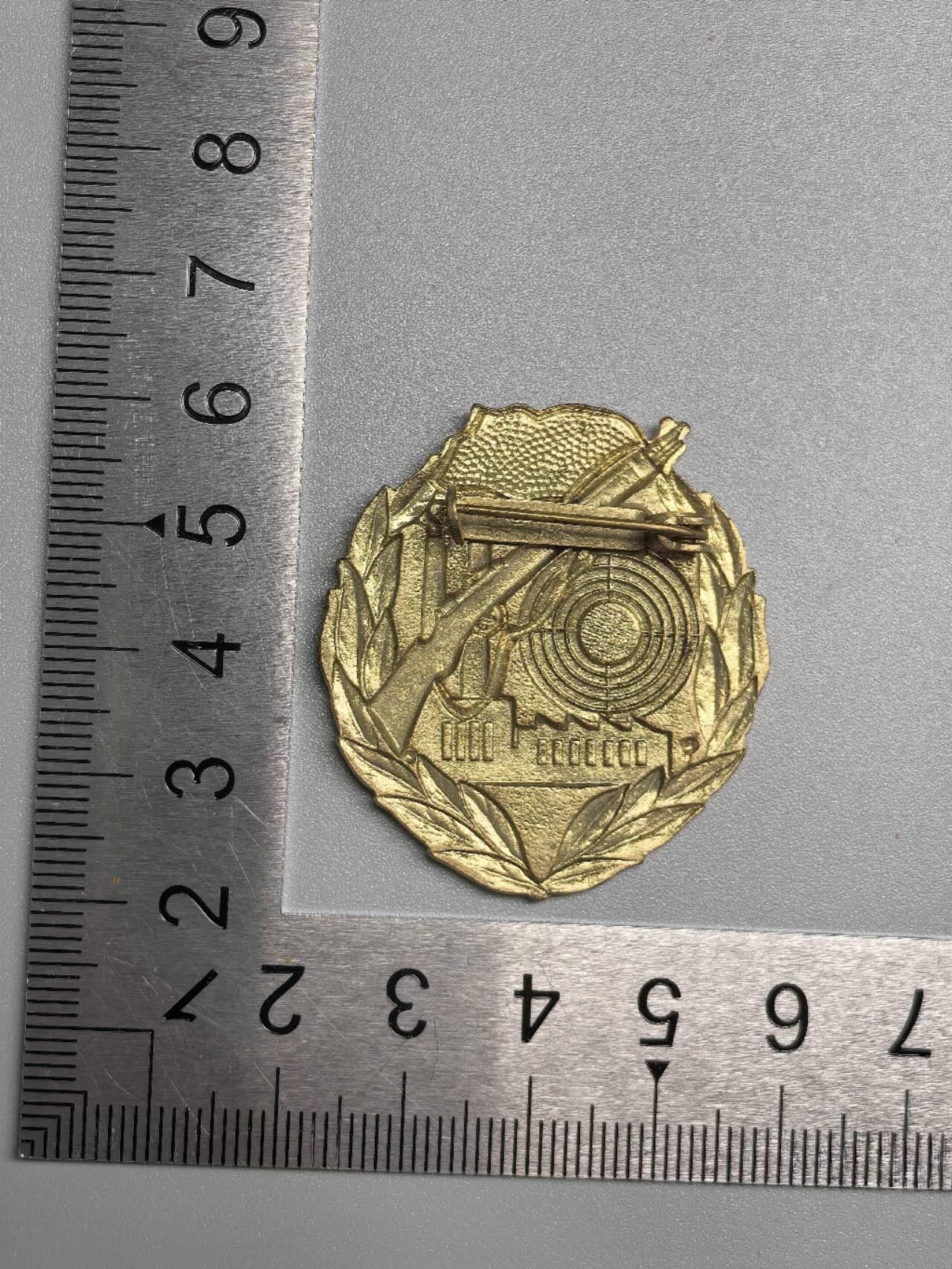 小驴勋章奖章收藏12月20日周六晚六点拍卖（珍爱和平，收藏战争，铭记历史，勿忘国耻，忠党爱国。有偿代拍，送拍规则在简介最后，参拍须阅读规则后再参拍，关系到运费包装发货时效真假辨别等关键信息，拍卖时不再发原图，看大图店主微信码在拍卖店铺介绍里）