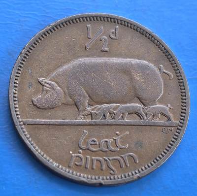 外国优质老铜币高银银币，周六九点倒数截拍，满百包邮，持续收拍 - 爱尔兰1937 年半便士。正面是母猪带仔猪图案，呼应爱尔兰农业文化， “½d” 与盖尔语 “leat pingin” 标值；背面为爱尔兰标志性竖琴，环绕 “SAORSTÁT ÉIREANN 1937” （爱尔兰自由邦 1937 ），由珀西・梅特卡夫设计，见证爱尔兰独立初期文化与历史，具收藏和研究价值 。