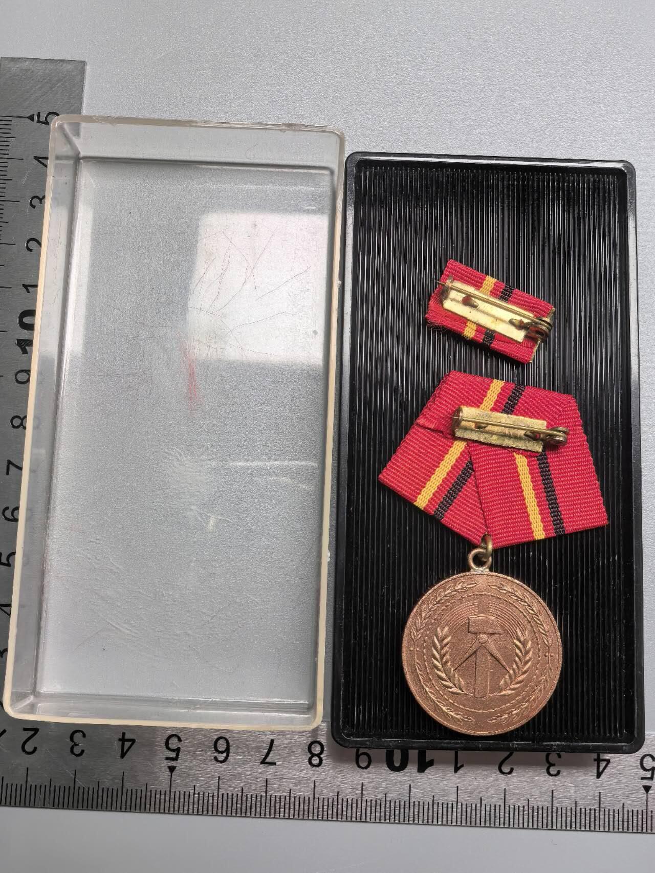 小驴勋章奖章收藏12月20日周六晚六点拍卖（珍爱和平，收藏战争，铭记历史，勿忘国耻，忠党爱国。有偿代拍，送拍规则在简介最后，参拍须阅读规则后再参拍，关系到运费包装发货时效真假辨别等关键信息，拍卖时不再发原图，看大图店主微信码在拍卖店铺介绍里）