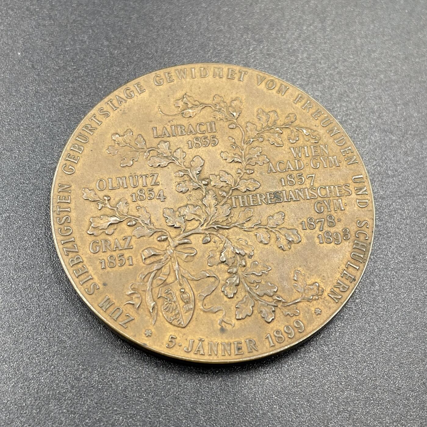 「木头集藏」“冬至雅藏”——章牌精品专场！ Anton Scharff～1899年奥地利教育家默尔瓦尔德七十大寿铜章 ，直径：48mm。奥地利学者、教育家、国会议员埃格尔·冯·默尔瓦尔德（1829-1904年）70大寿留念。他曾担任过奥地利皇储鲁道夫的老师，背面几段文字和年份写的是他的工作履历。