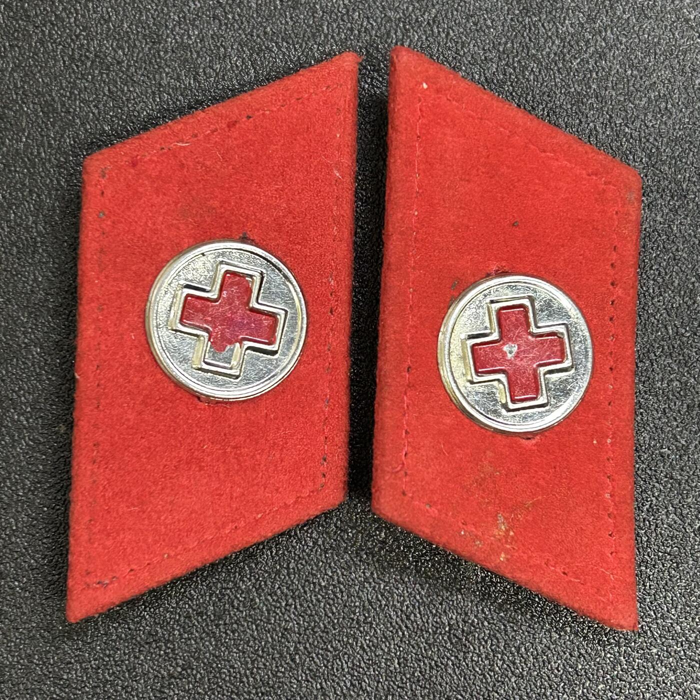 西秦中古拍卖第六十九期 越南人民军军医领章 早期版