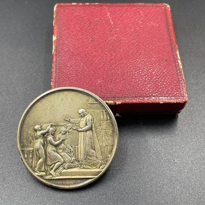 「木头集藏」“冬至雅藏”——章牌精品专场！ - 1875年法国婚礼镀金原盒银章，直径：41 mm，32.2g，边铭：蜜蜂 ARGENT，原皮盒正常使用。