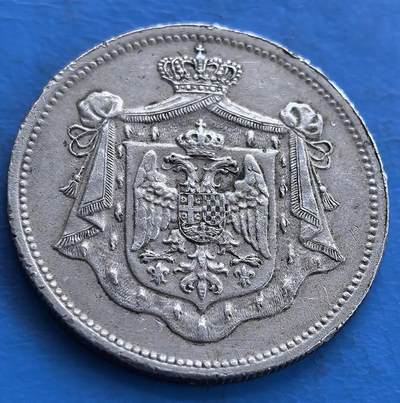 各种样币优质老铜币高银银币，周六九点倒数截拍，满百包邮，持续收拍 - 南斯拉夫王国 1920 年 25 帕拉，正面 “ДВАДЕСЕТ ПЕТ ПАРА（25 帕拉）” 及纪年 “1920” ，搭配象征贸易的双蛇杖图案；背面是南斯拉夫王国国徽，双头鹰、皇冠等元素，彰显国家权威与历史传承。银币材质、独特设计，见证南斯拉夫早期货币文化，对研究巴尔干半岛历史、货币演变意义重大，是承载特殊历史的实物遗存 。