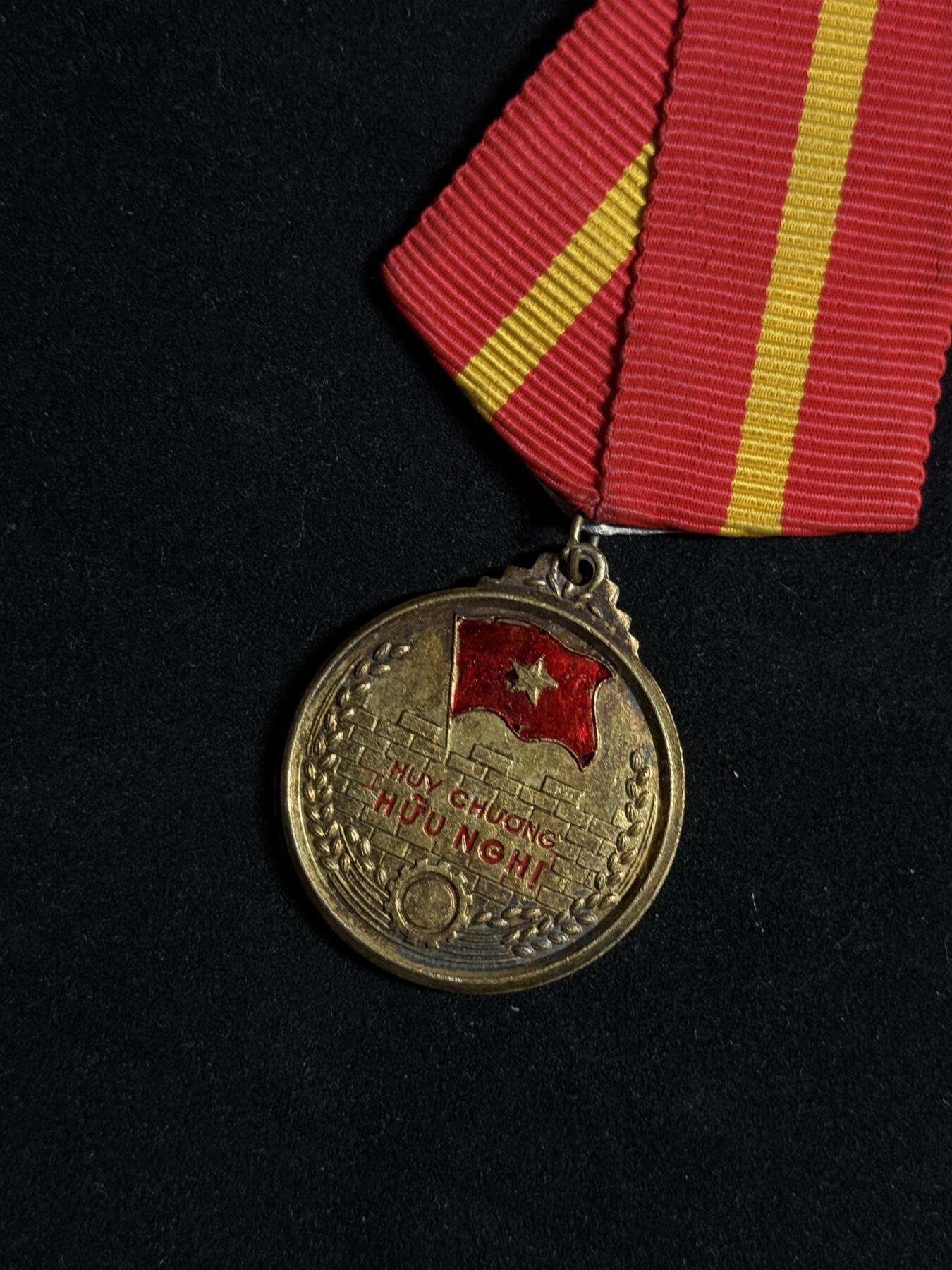 欢庆元旦！戎马世界章牌大赏第109期元旦大拍 越南友谊奖章，早期版本