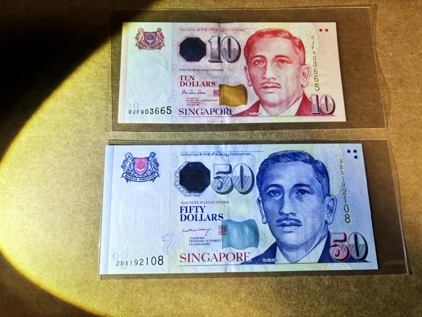 【Blue Auction】世界纸币精拍第764期——18级TOP拍卖/信誉/品质/专业/高效💫  【一组2张无47】新加坡 人像版10-50元 全新UNC（10元有小荧光点）