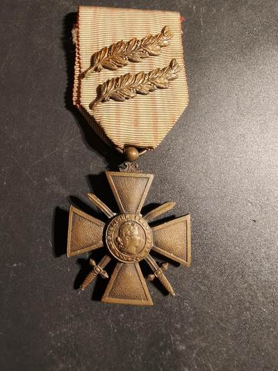 老王徽章第170期 - 法国1915战争十字奖章    2桐棕榈勋饰