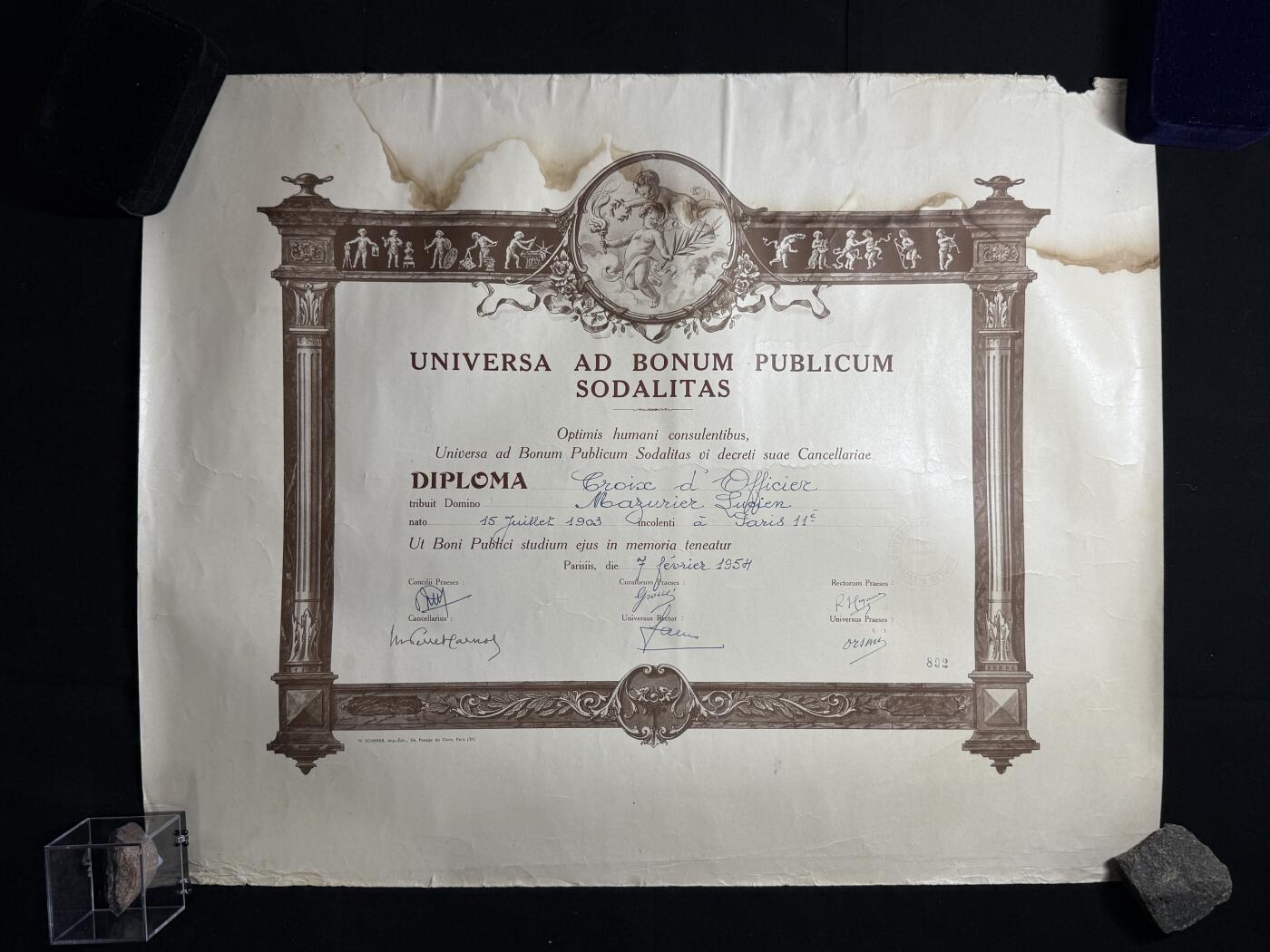 欢庆元旦！戎马世界章牌大赏第109期元旦大拍 法国“公共利益普世协会”会员证书，授予Lucien Adrien Mayriller协会官员身份