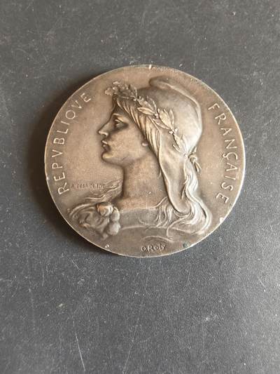 老王徽章第170期 - 法国巴黎公共援助慈善局镀银大铜章     罗蒂自由帽玛丽安娜     直径42mm     重量40.5g