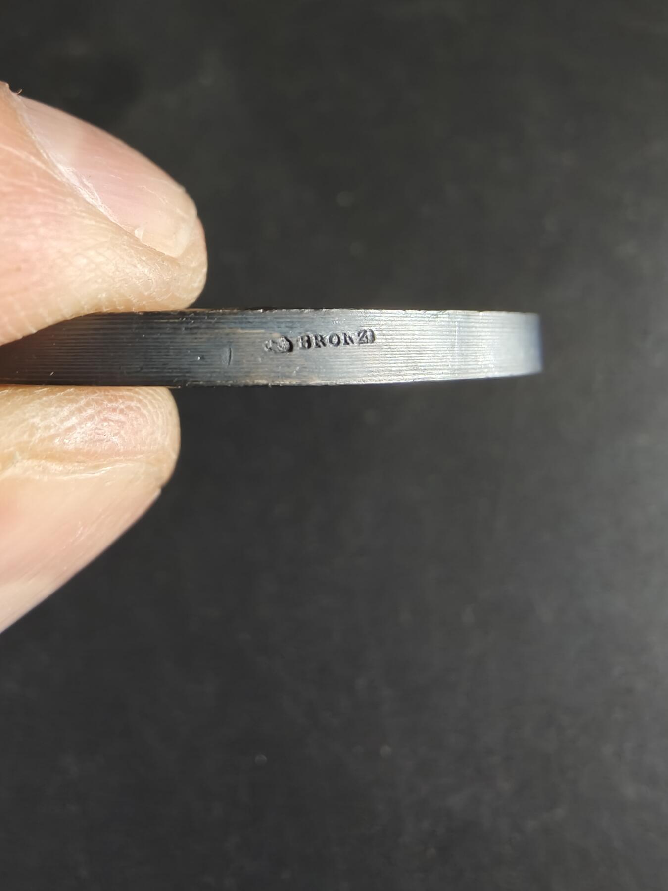 老王徽章第170期 法国自行车运动镀银大铜章     直径50mm    重量57.3g