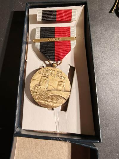 老王徽章第170期 - 美国二战日本占领军服役奖章    带日本勋条    原盒