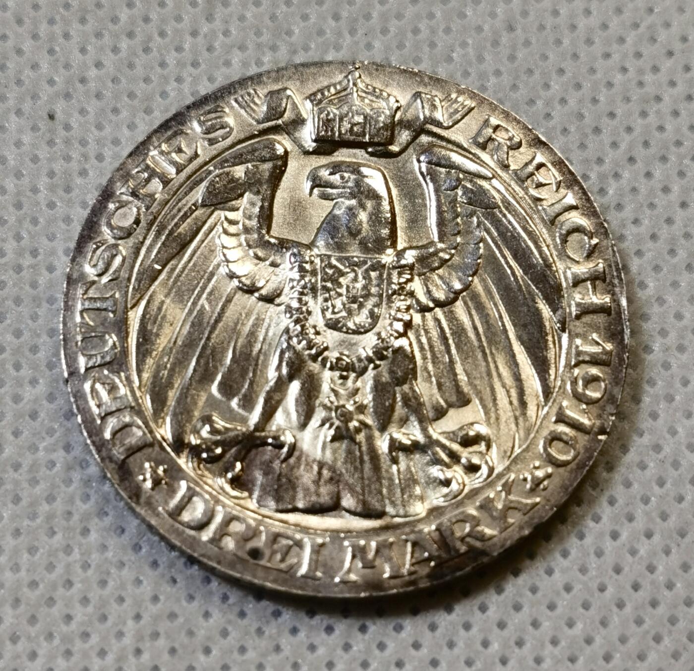 甄臻铺-世界币章拍卖（第44期）精品场拍品征集中，送拍享返佣金等优惠多多 UNC品相德国1910柏林大学建校百年纪念银币，帝国马克的经典品种，比较少见，好品难得，细节见图