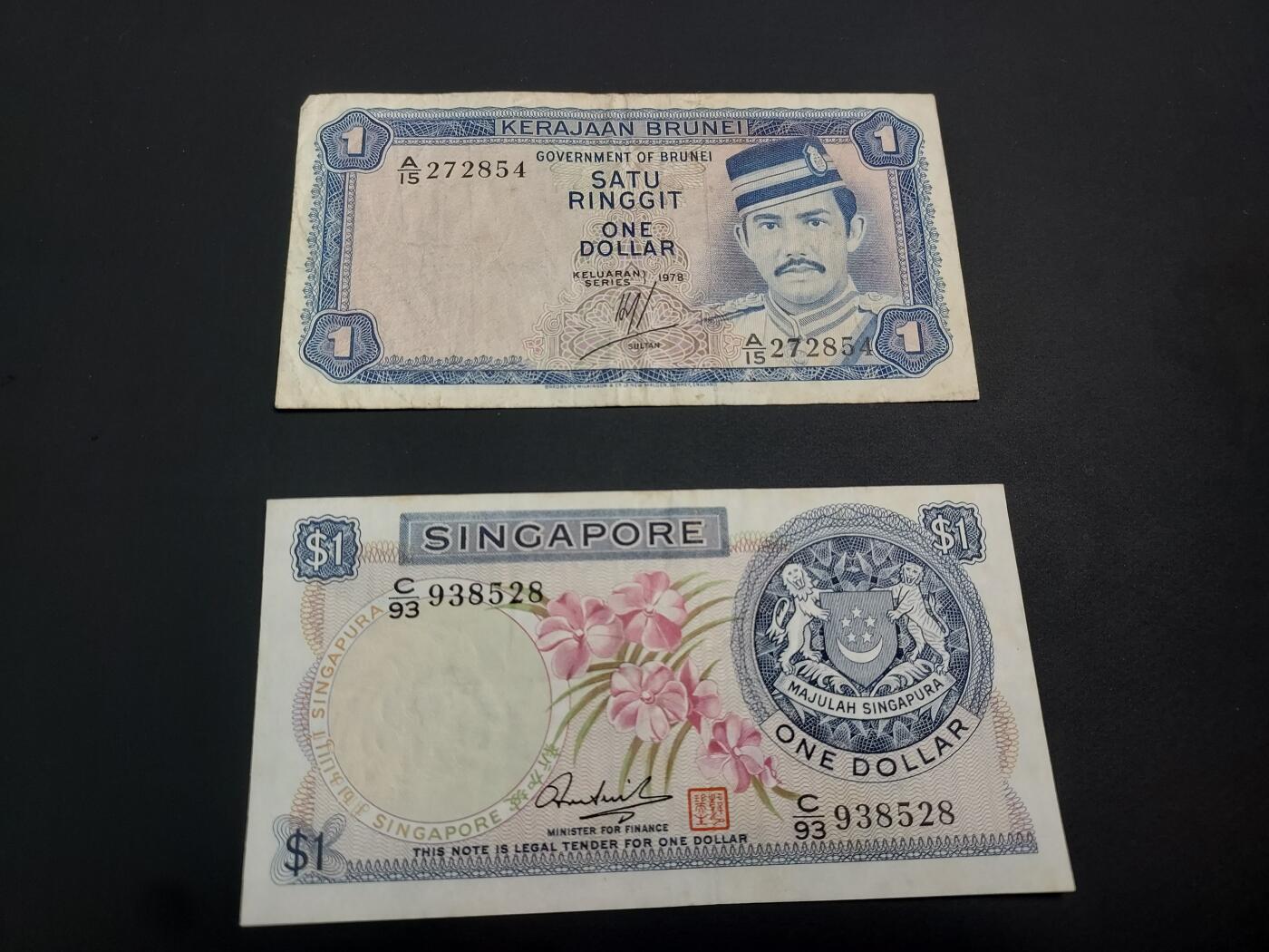 博彦收藏    12月22日 8点 钱币专场 全场包邮 新加坡/文莱 1元各一张 流通好品