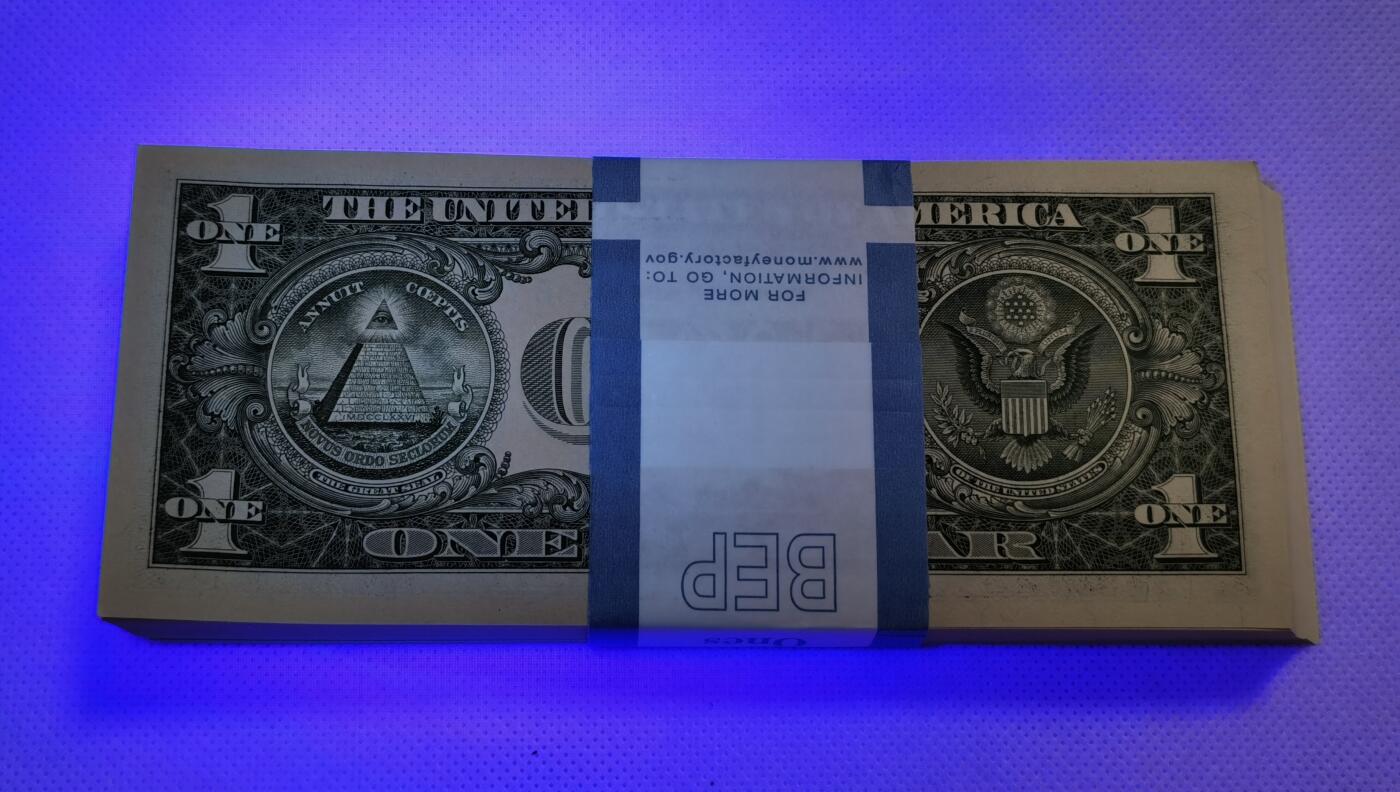 甄臻铺-世界币章拍卖（第44期）精品场拍品征集中，送拍享返佣金等优惠多多 2017年美国1美元 全新原封整刀100张连号 四角尖尖 尾号含777、788、799 保值增值 投资收藏佳品