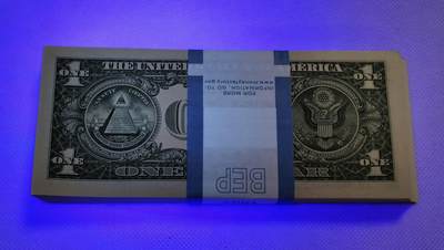 甄臻铺-世界币章拍卖（第44期）精品场拍品征集中，送拍享返佣金等优惠多多 2017年美国1美元 全新原封整刀100张连号 四角尖尖 尾号含777、788、799 保值增值 投资收藏佳品