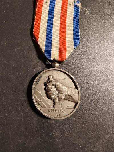 老王徽章第170期 - 法国银级铁路服务奖章     维希版1942年实发