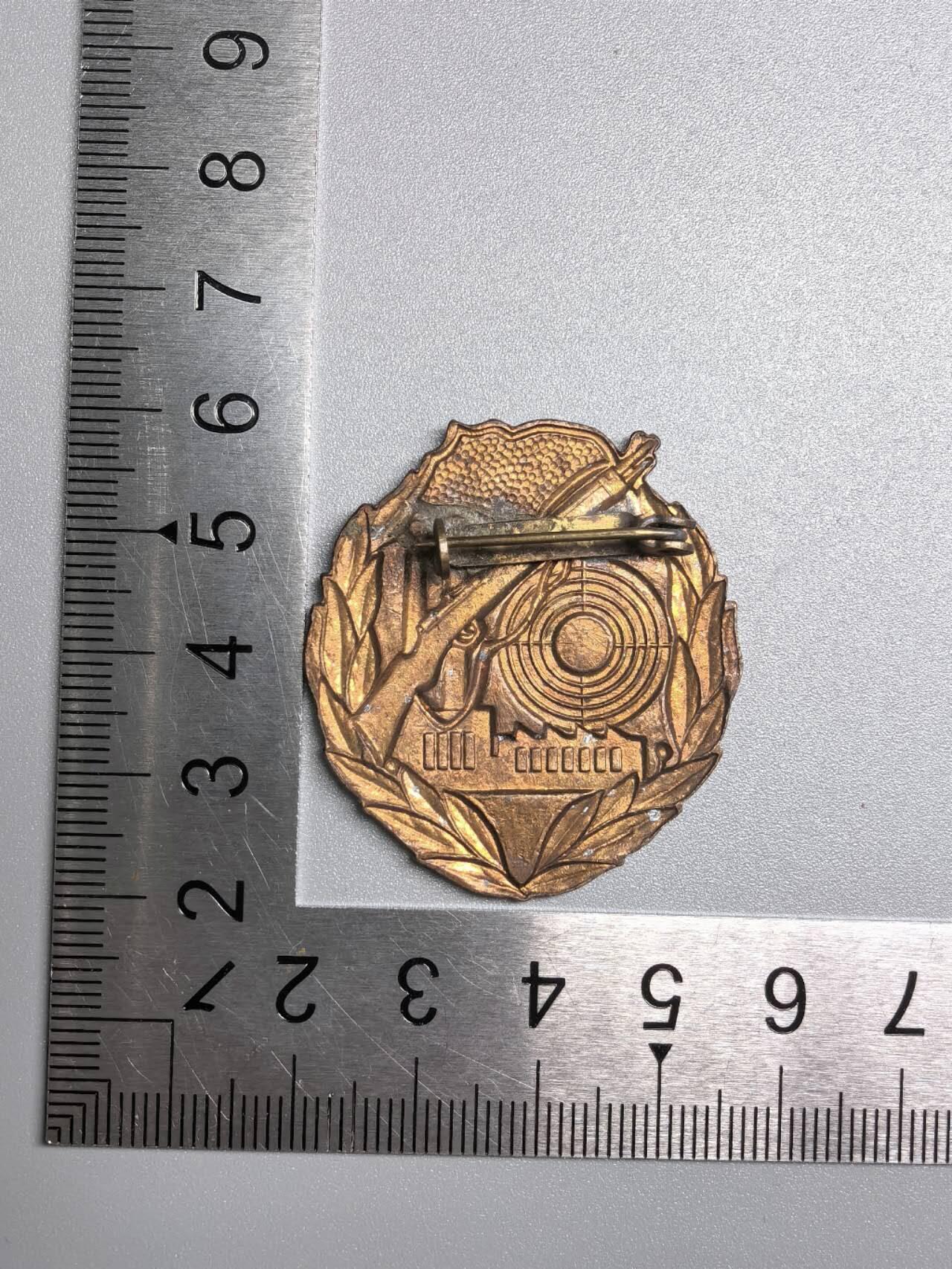 小驴勋章奖章收藏12月20日周六晚六点拍卖（珍爱和平，收藏战争，铭记历史，勿忘国耻，忠党爱国。有偿代拍，送拍规则在简介最后，参拍须阅读规则后再参拍，关系到运费包装发货时效真假辨别等关键信息，拍卖时不再发原图，看大图店主微信码在拍卖店铺介绍里）